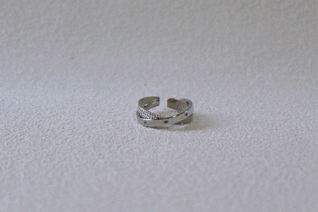 Scales – Star-etched Crossover Ring in Rust Patina