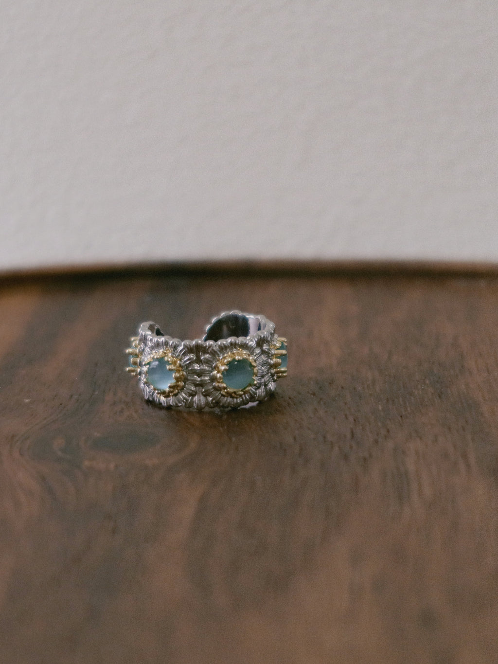The Secluded Azure – Vintage Daisy Ring with Sapphire-blue Stones