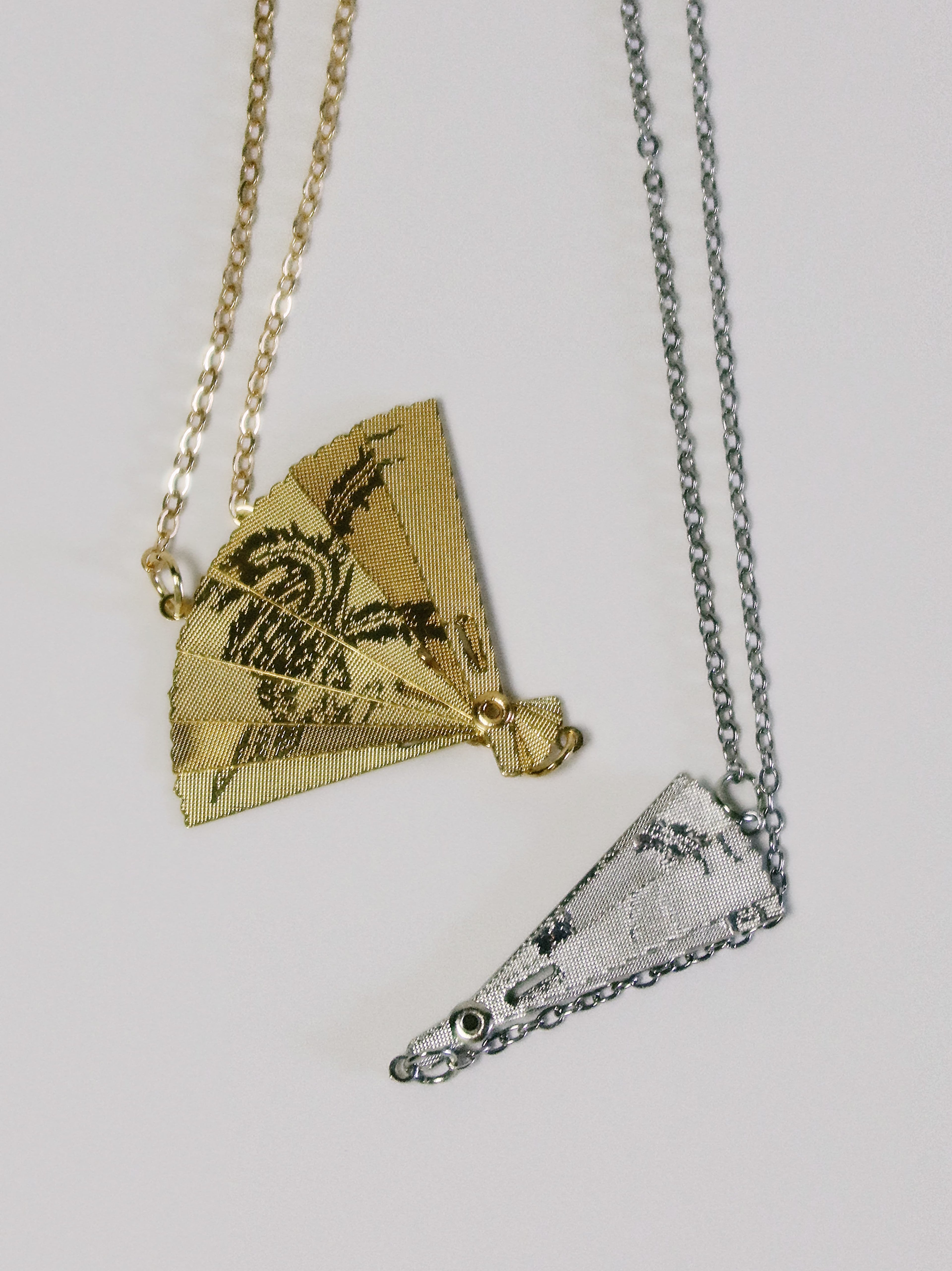 The Fans – Movable Folding Fan Oriental Necklace
