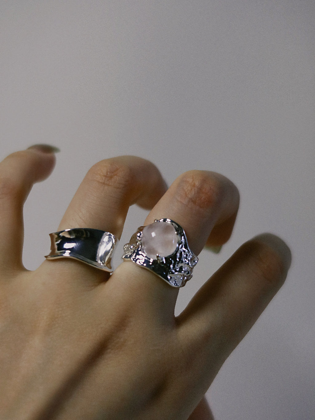 The Wave – Bold Minimalist Mirror-Finish Band