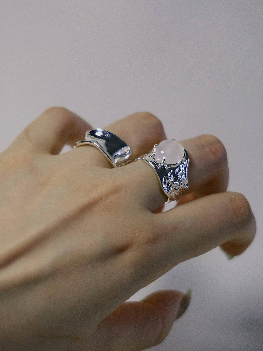 Luna Fragment – Ice-Cracked Clear Quartz Moon Ring