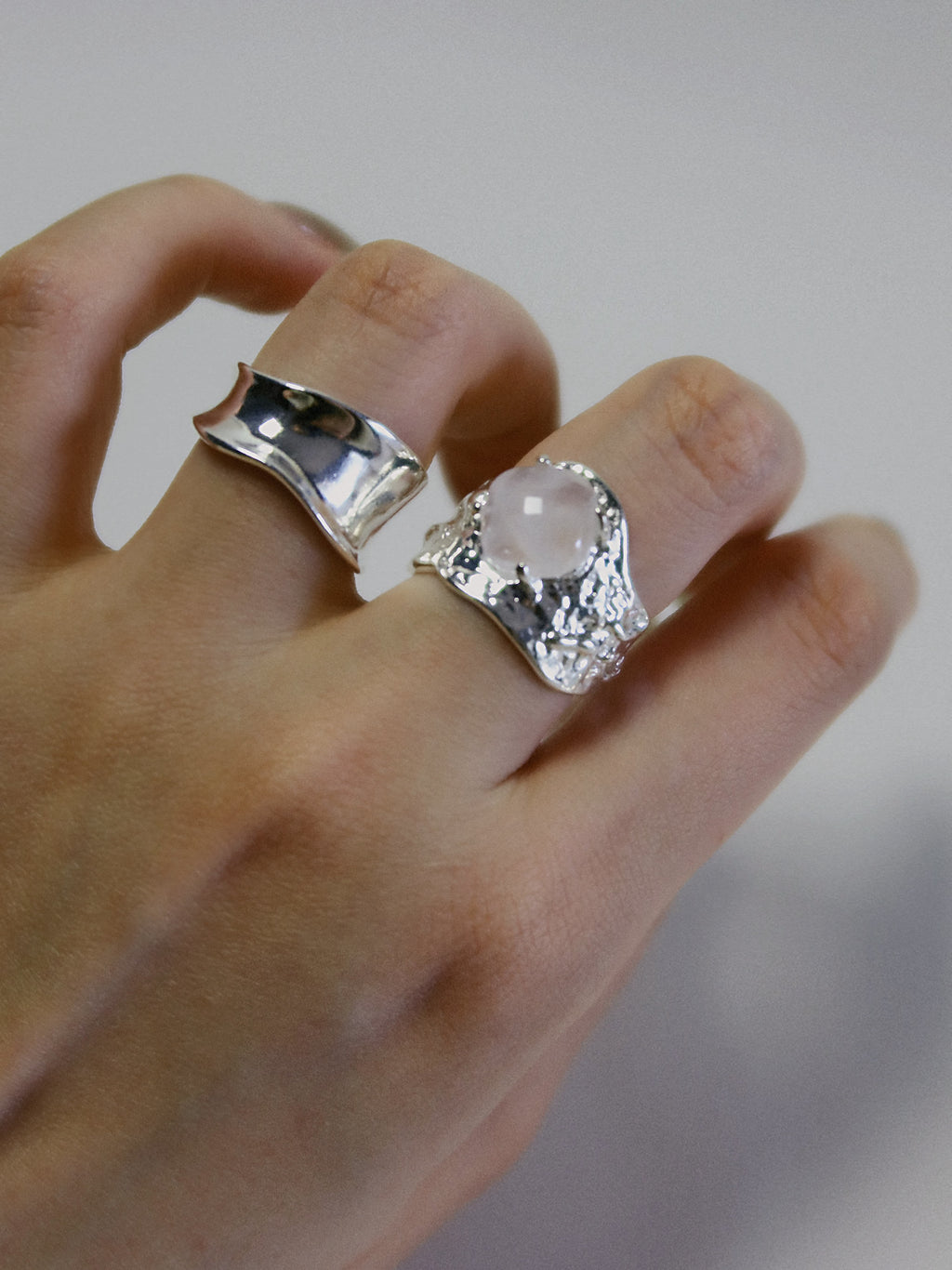Luna Fragment – Ice-Cracked Clear Quartz Moon Ring