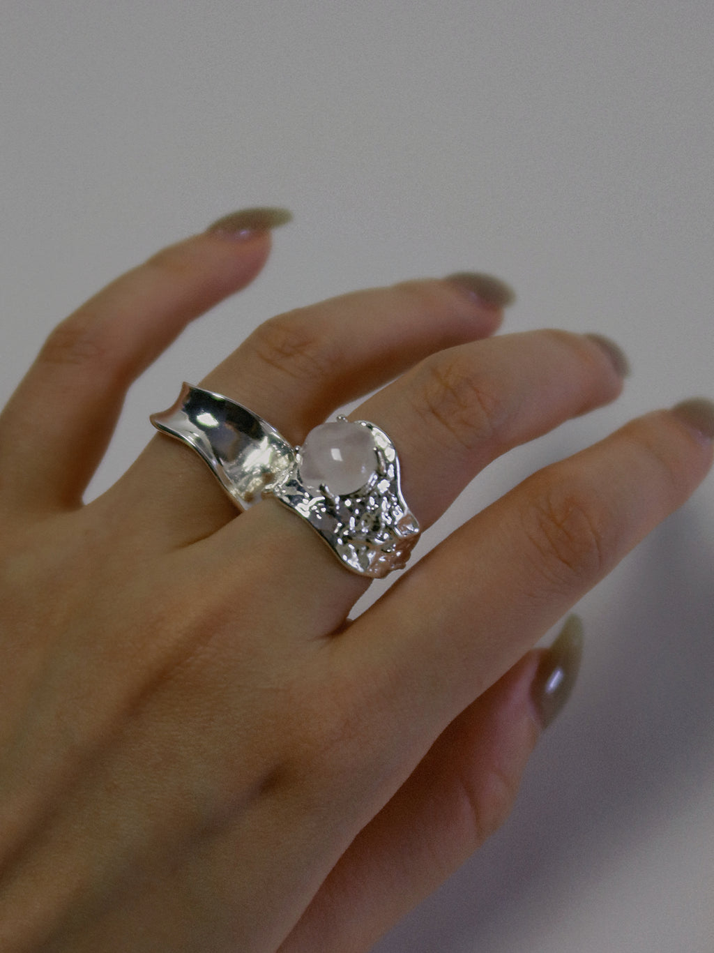Luna Fragment – Ice-Cracked Clear Quartz Moon Ring