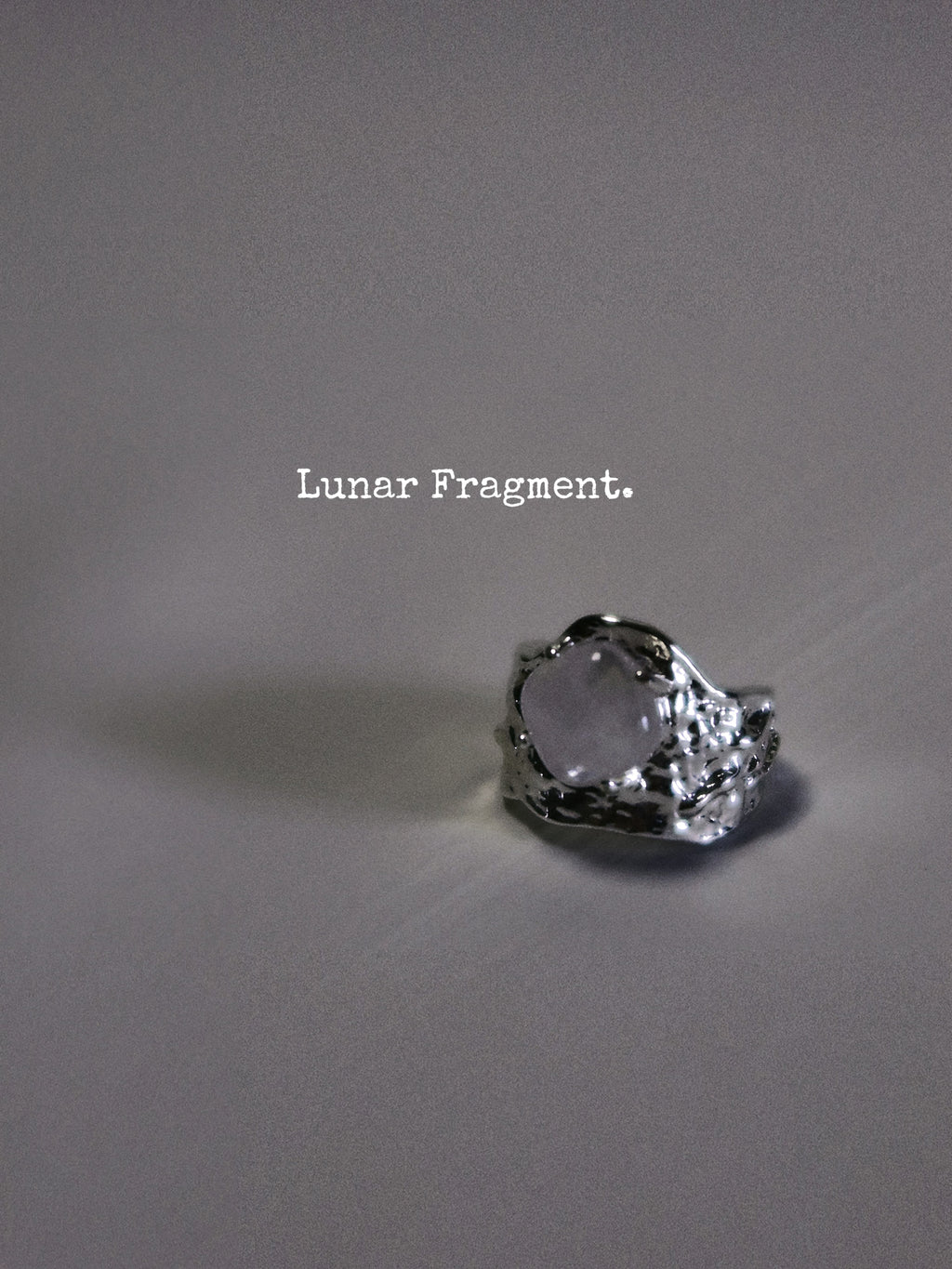 Luna Fragment – Ice-Cracked Clear Quartz Moon Ring