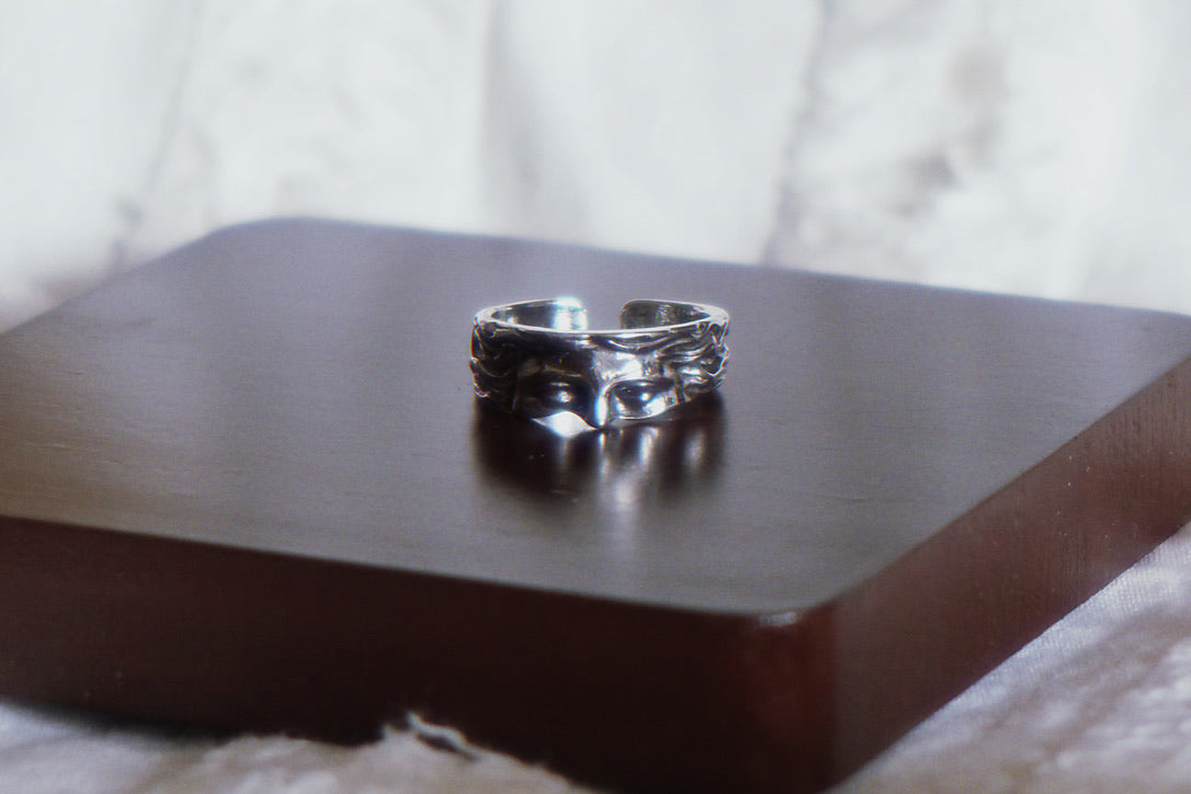 The Gaze Ring — Sculptural Face Wide Band Ring