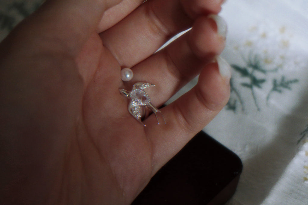 Swallow Ring – Adjustable Silver Pearl Ring