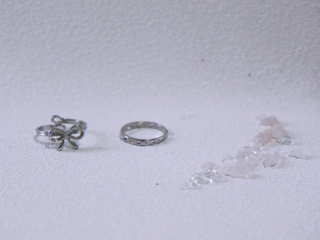 Renew – Bow & Butterfly Band Ring Set