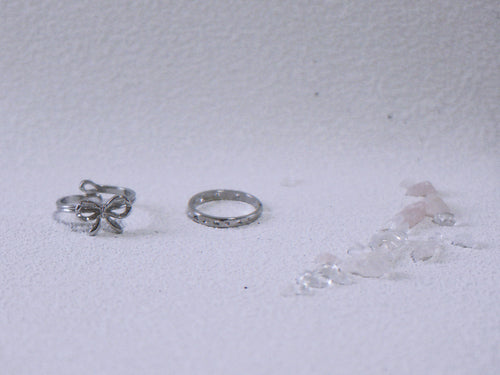 Renew – Bow & Butterfly Band Ring Set